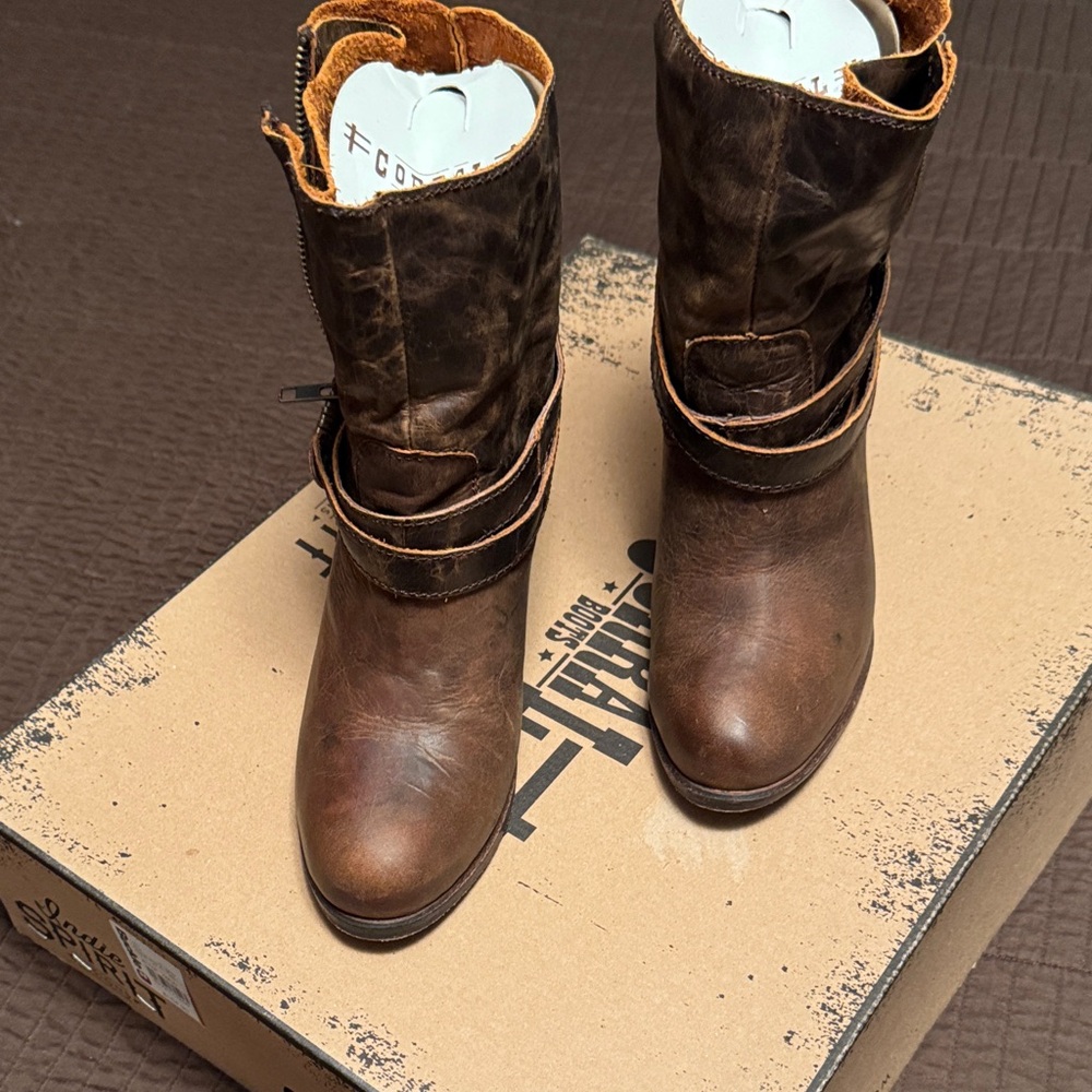 NWT (never worn) Corral Indie Spirit Distressed Brown Ankle Booties size 8.5
